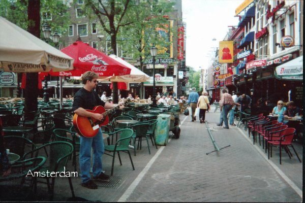 Jon McPhalen playing guitar in Amsterdam